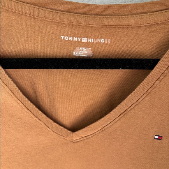 Tommy Hilfiger Women’s V-Neck T-Shirt Brown Logo Tee Size XL - Picture 3 of 6